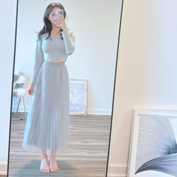 Reversible Velvet & Tulle Pleated Midi Skirt ✨ - Picture 5 of 9